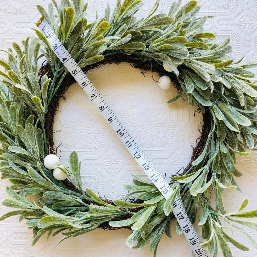 Ashland Christmas Wreath Frosted Green